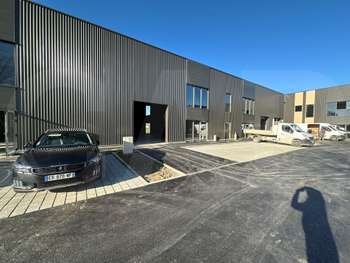 Loue local d'activités de 385m² à Vern-sur-Seiche