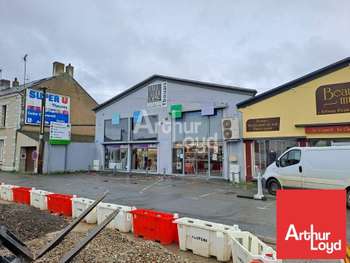 Local commercial 800m² à louer à Thouars