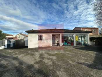 Local commercial 140m² à louer à Agen 
