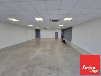 Local commercial 180m² à louer Bessines Niort Sud