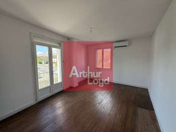 Local ou bureaux 96m² avec forte visibilité à Boé
