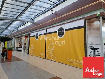 Cellule 125m² à louer en galerie à Châtellerault
