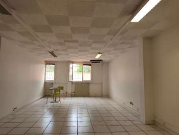 A louer local de 350m² à Clermont-Ferrand Pardieu