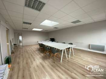 Local commercial 400m² à louer à Nantes Sud