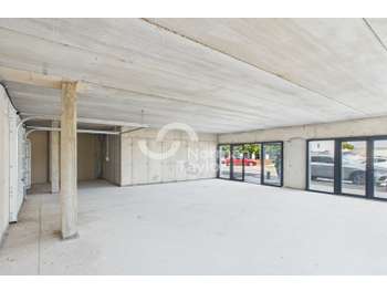 Loue local cial 100m² empl strat au Crest Claira