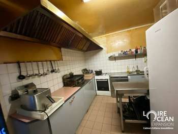 Loue local commercial de 131m² à Rezé axe passant