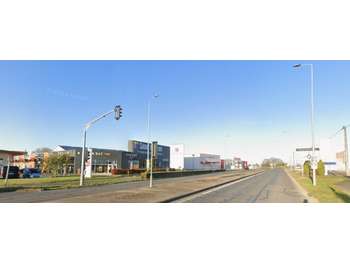 Loue local commercial de 1700m² en zc à Bourges
