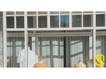 Location local commercial 137m² à Sathonay-Camp