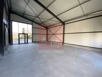 A louer local commercial  97.94m² Le Passage