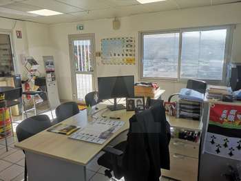 Bâtiment d'activités 316m² sur 2450m² à Vannes 
