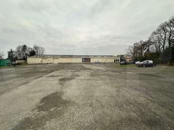 Vente local d'activité 2400m² sur 9000m² à Bédée
