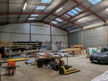 Vente bâtiment d'activités de 330m² secteur Guénin