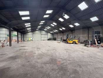 AV bâtiment d'activité 1620m² accès PL Le Rheu 