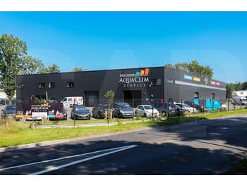 AV local de plus de 3000m² sur 6800m² à Quéven