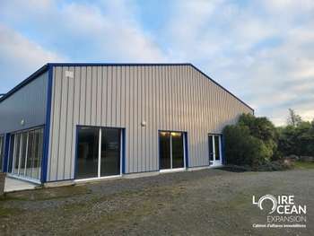Vente local 220m² en ZA à Saint-Michel-Chef-Chef
