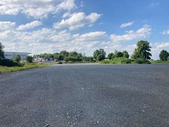 Vente locaaux sur 2.5ha à Saint-Georges-de-Mons