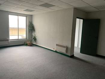 Loue bâtiment activité 3017m² à Angers Nord Est