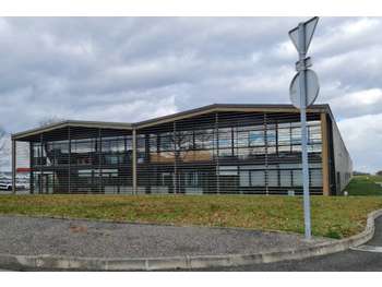 A louer bâtiment industriel de 3 550m² à Louey