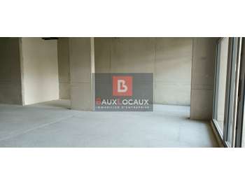 A louer emplacement tertiaire de 197m² les Angles