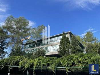 Bureaux de 1104m² à louer sur 2 niveaux à Biot