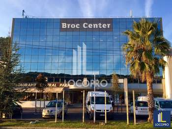 Loue bureau de 834m² à Carros Broc center
