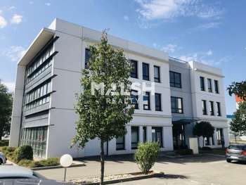 Bureaux de 232m² à louer en RDC à Saint Priest