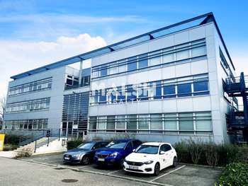 Bureaux de 717m² divisibles à louer à St Priest
