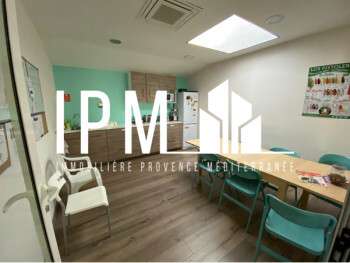 A louer bureaux de 360m²  en étage à Venelles