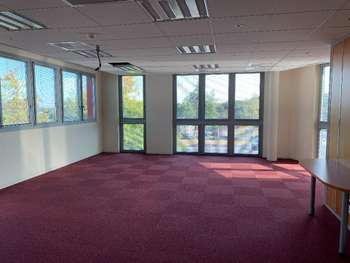 Loue bureaux excellent état 430m² parkings Angers