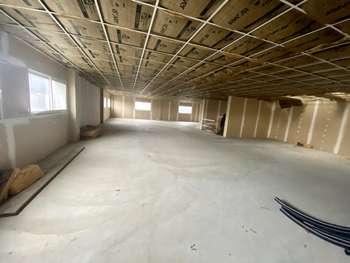 Loue bureaux de 417m² en ZI à Estillac
