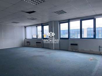 Bureaux 159m² R+1 à louer à Fresnes
