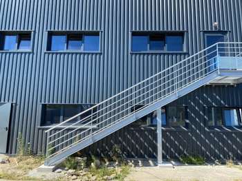 Bureaux 220m² en étage à louer à Plougoumelen