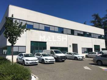 A louer bureaux de 242m² à Champagne-au-Mont-d'Or