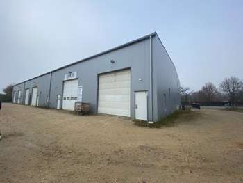 Entrepôt de 330m² à louer sur axe passant Biganos