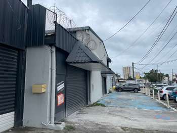 Entrepôt de 770m² en zone commerciale Guadeloupe
