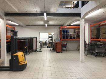 A louer local activité 920m² rénové à La Ciotat