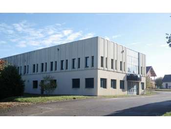 Location local 980m² à Saint Laurent en Grandvaux
