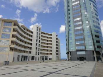 Loue local commercial 90m² à Pointe Simon