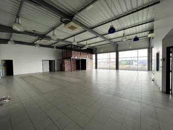 Loue local cial avec atelier/stockage 931m² Angers