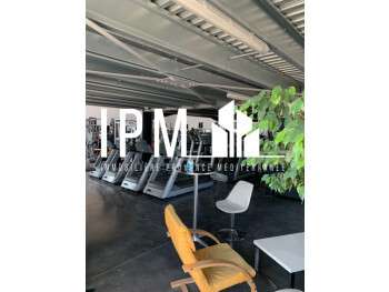 Loue local commercial 750m² St-Mitre-les-Remparts