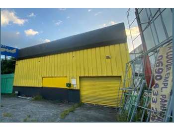 A louer local commercial de 137m² à Jarry