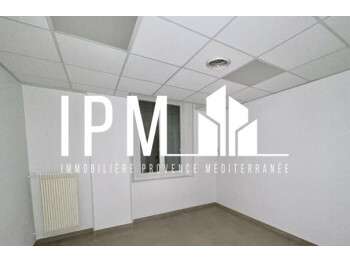 A louer local commercial de 74m² Marseille 13004