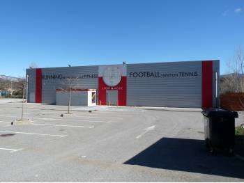 A louer local commercial 815m² en ZAC à Peipin