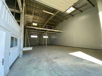 Loue locaux de 3033m² secteur Gémenos Aubagne