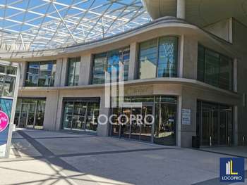 Locaux à louer de 18 à 308m² à Juan les Pins
