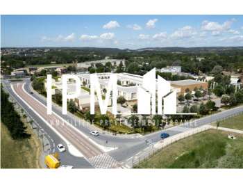 Local commercial 1700m² à louer à Aix Les Milles