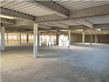 A louer local commercial 1119m² à Puget sur Argens