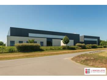 A louer bâtiments de 800 à 1 800m² à Etrelles