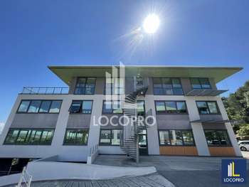 Bureaux lumineux de 222m² à louer à Valbonne