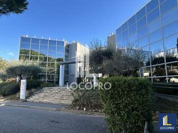 Bureaux divisibles de 1790m² à louer à Valbonne